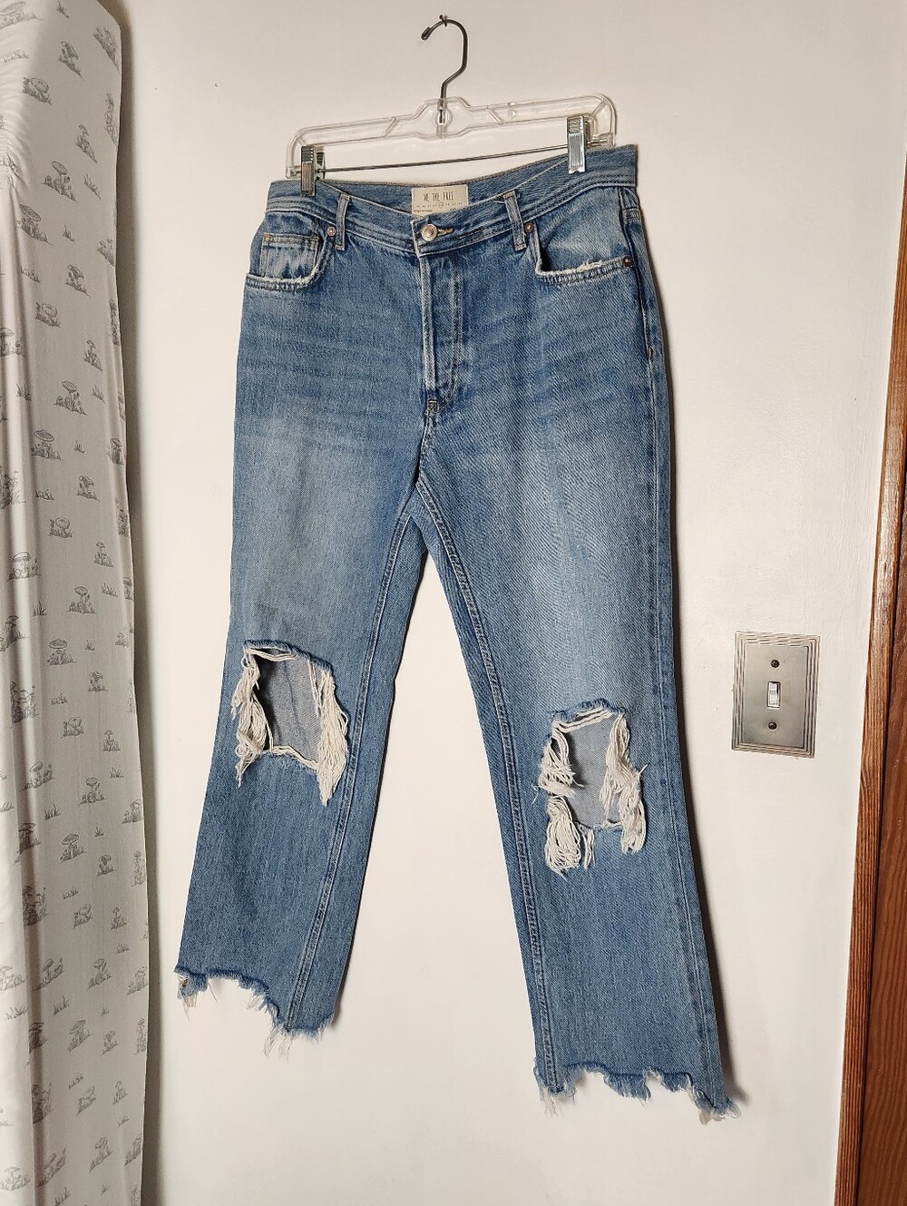 We The Free Midrise Distressed Cropped Button Fly Jeans Size 28